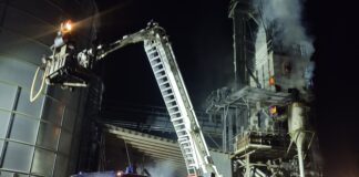 Pożar suszarni słonecznika w Rychliku. Trudna akcja gaśnicza