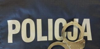 Czujna seniorka nie dała się oszukać. Policjanci zatrzymali na gorącym uczynku „odbieraka”