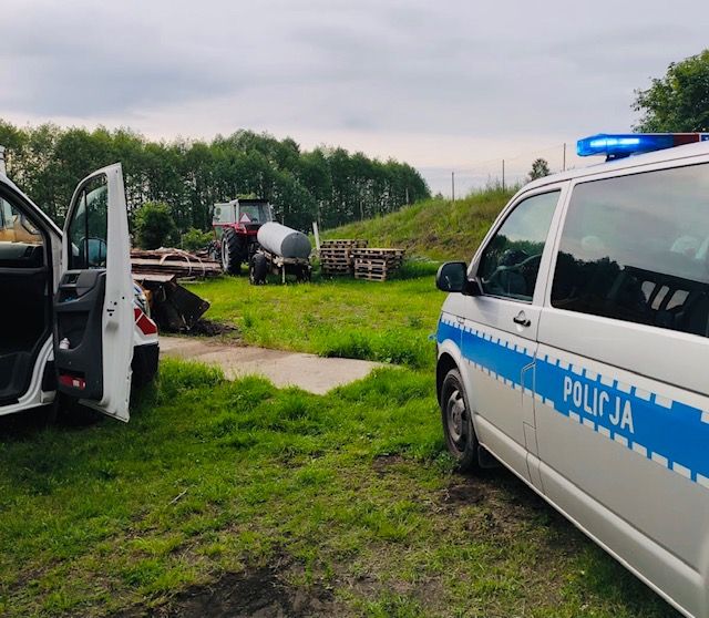 Po pijaku przeparkowywał ciągnik i potrącił człowieka