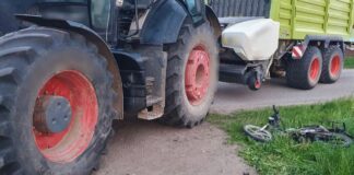 Kraksa na drodze: Pijany motocyklista wjechał w ciągnik rolniczy!