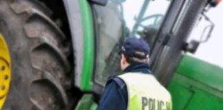 Miał 3,6 promila i ciągnikiem próbował uciec przed policjantami