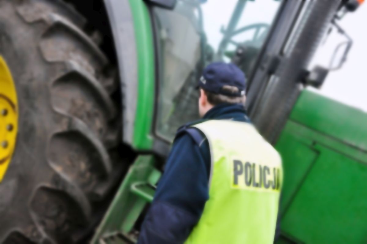 Miał 3,6 promila i ciągnikiem próbował uciec przed policjantami