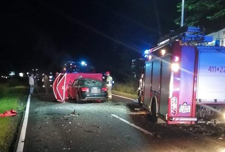 Audi wbiło się w maszynę rolniczą ciągniętą przez ciągnik Fot. KPP Brodnica