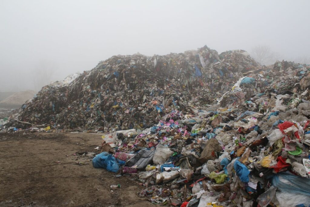 Miał być nawóz ekologiczny, a jest… sztuczne tworzywo