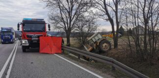 Traktorzysta zasłabł na drodze. W akcji LPR