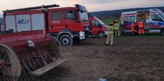 Siewnik wkręcił dłoń kobiety