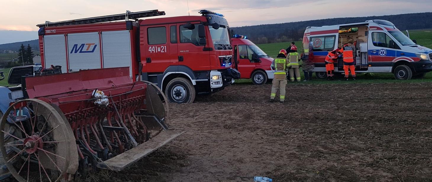Siewnik wkręcił dłoń kobiety