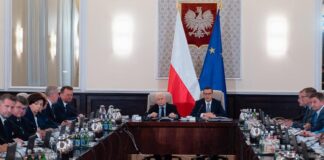 Rząd nie ustąpił. Podjął uchwałę i wzywa KE do działań