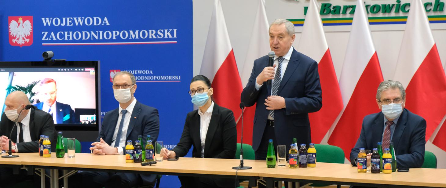 Minister rolnictwa spotkał się z protestującymi rolnikami