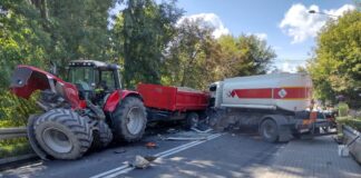 Cysterna zmasakrowała ciągnik rolniczy