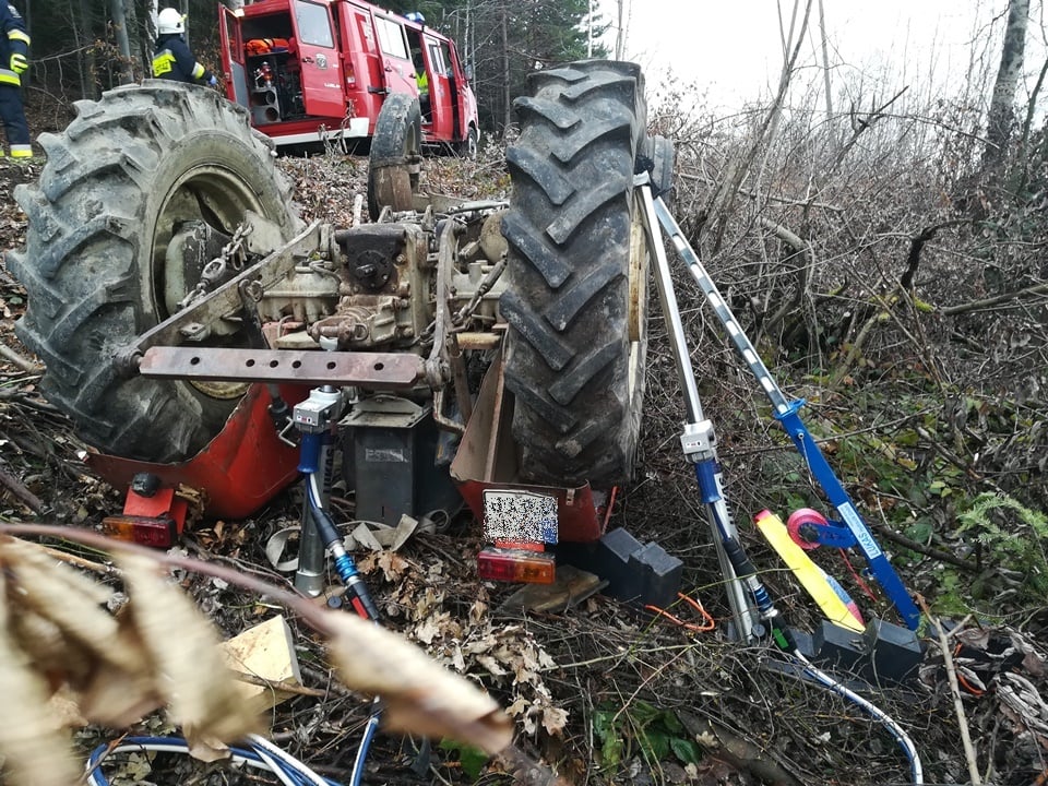 Ursus zmiażdżył 48-letniego traktorzystę Fot.: Ochotnicza Straż Pożarna w Łukowicy