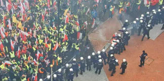 Komenda Stołeczna Policji podsumowała protest w Warszawie. Zatrzymano 55 osób, 14 policjantów rannych