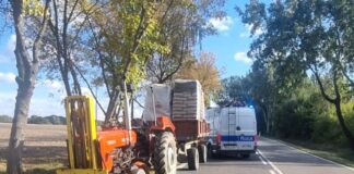 Na „podwójnym gazie”, z sądowym zakazem, bez ważnych badań technicznych. Traktorzysta stanie przed sądem