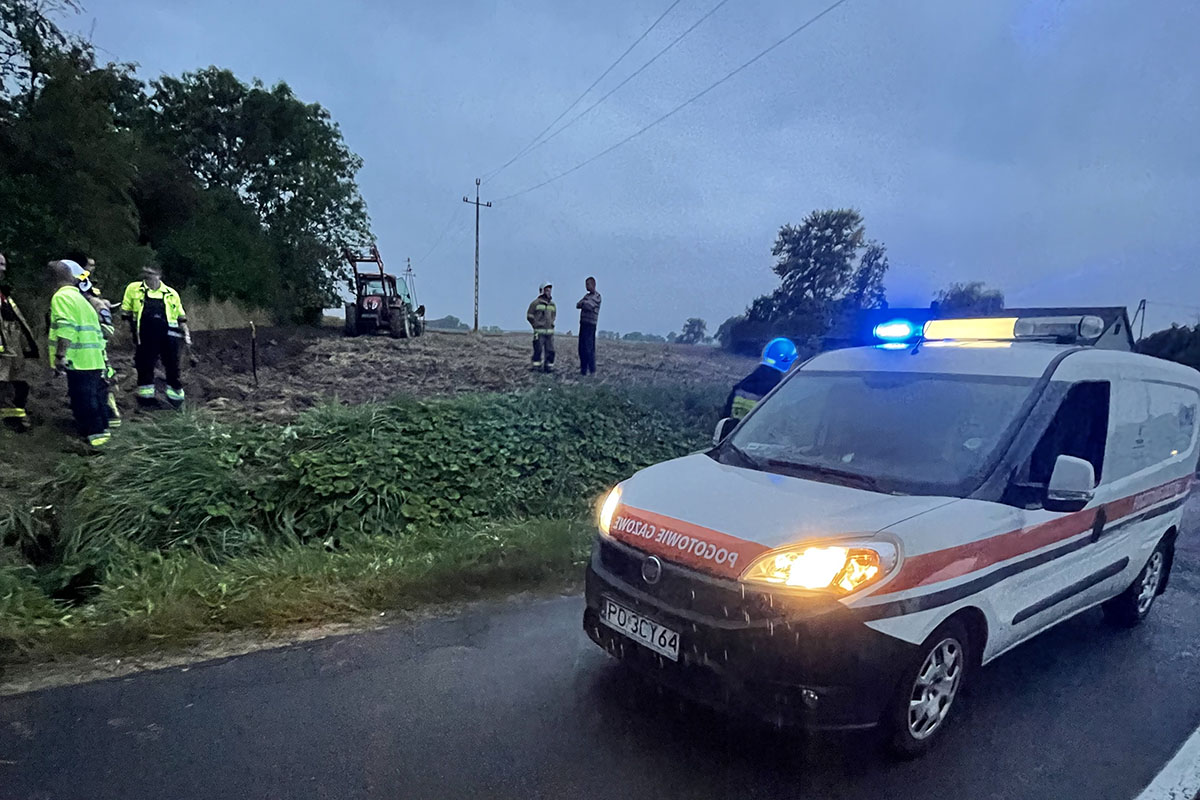 Podczas orki rolnik uszkodził gazociąg Podczas orki rolnik uszkodził gazociąg