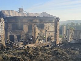 W jedną nocy stracili dorobek życia. Spłonęła obora, zginęło 30 krów