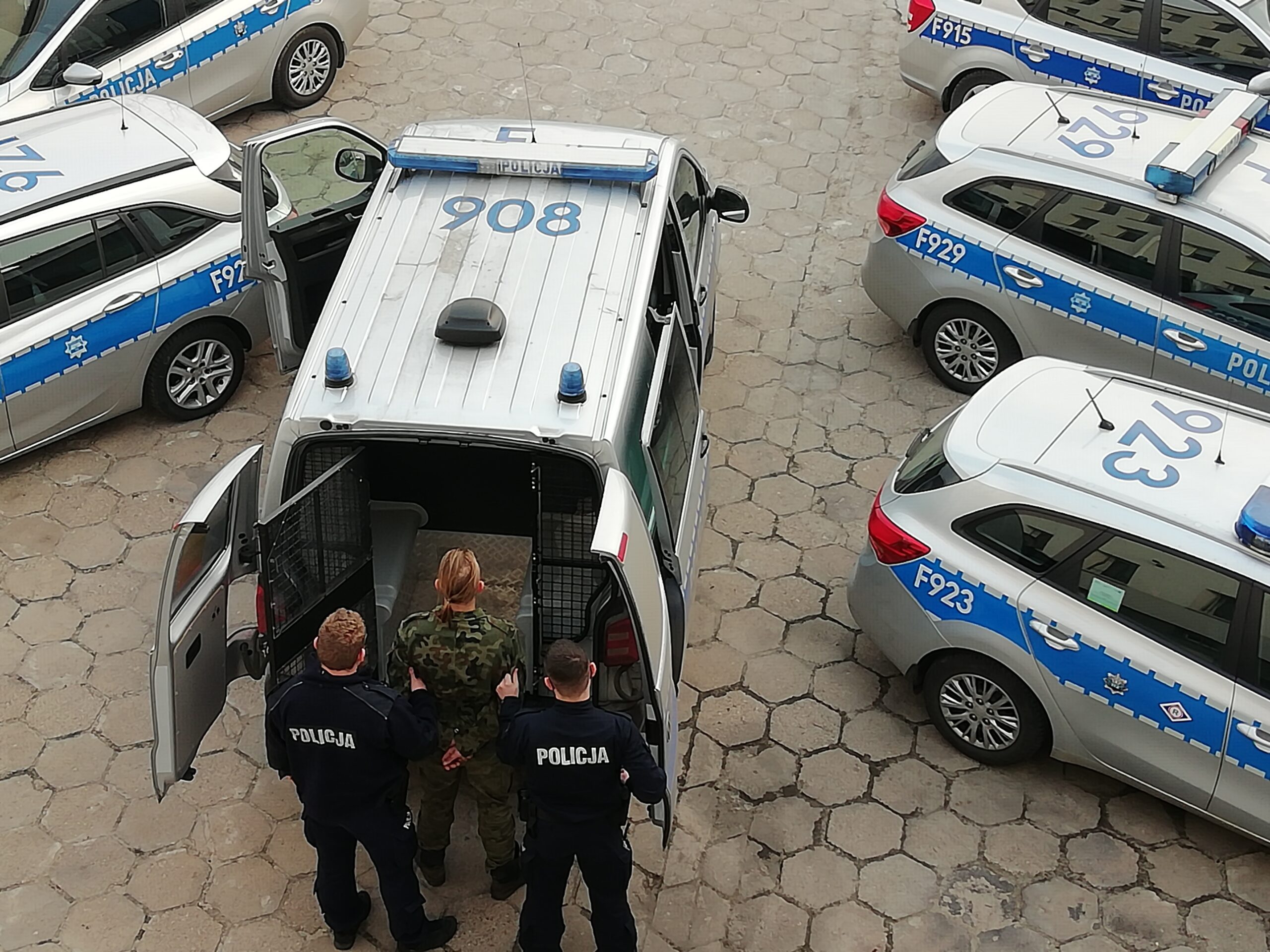 Napastnik z bagnetem zaatakował mężczyzn pracujących w lesie Fo