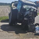 Traktorzysta zignorował znak STOP i wjechał wprost pod pociąg