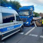 Gwałtowne hamowanie przed skrzyżowaniem. Ciągnik spadł z lawety!