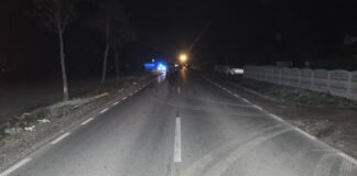 Nieoświetlony sprzęt rolniczy przyczyną groźnego wypadku