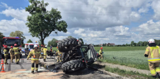 Pijany traktorzysta z dożywotnim zakazem staranował auto. W środku było dziecko