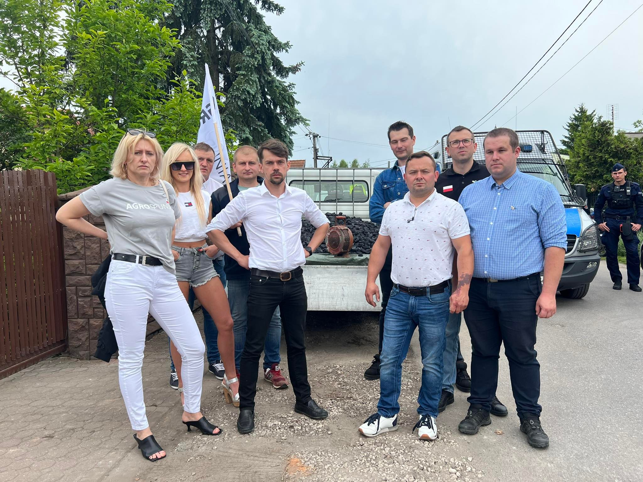 AGROunia przywiozła tonę węgla na konwencję PiS-u