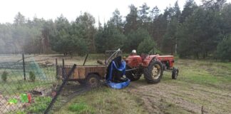 Ciągnik rolniczy przejechał po rolniku