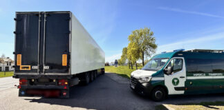 Fałszowali dane w tachografie i łamali przepisy. Wpadli podczas przewozu truskawek
