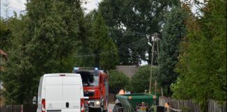 Traktorzysta wymusił pierwszeństwo. Ursus rozpadł się na dwie części