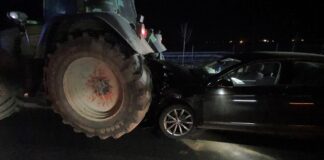 Volkswagenem wjechał w tył ciągnika rolniczego