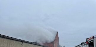 Pijany kierowca wjechał w budynek gospodarczy i spowodował pożar. Grozi mu 3 lata odsiadki!