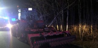Kraksa w Małopolsce. Osobówka wbiła się w maszynę rolniczą