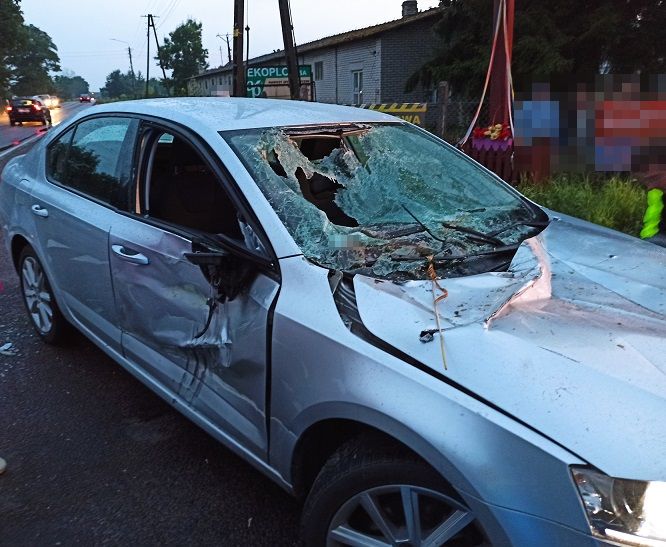 Skoda zderzyła się z kombajnem
