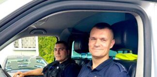 Rolnik poparzył twarz płynem z kombajnu. Policjanci pomogli szybko dojechać do szpitala