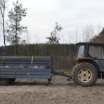 Groźny wypadek przy rozrzutniku. Rolnik w ciężkim stanie
