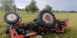 Wypadek nad Bugiem. Ciągnik przewrócił się podczas prac