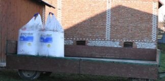 Tragedia w gospodarstwie. Rolnik zginął podczas rozładunku nawozów