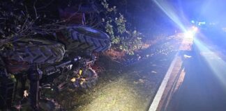 Dramat na drodze! Skoda wbiła się w traktor – rolnik zabrany śmigłowcem!
