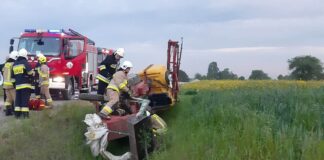 Ciągnik przygniótł rolnika. Osoby postronne wyciągnęły poszkodowanego spod maszyny