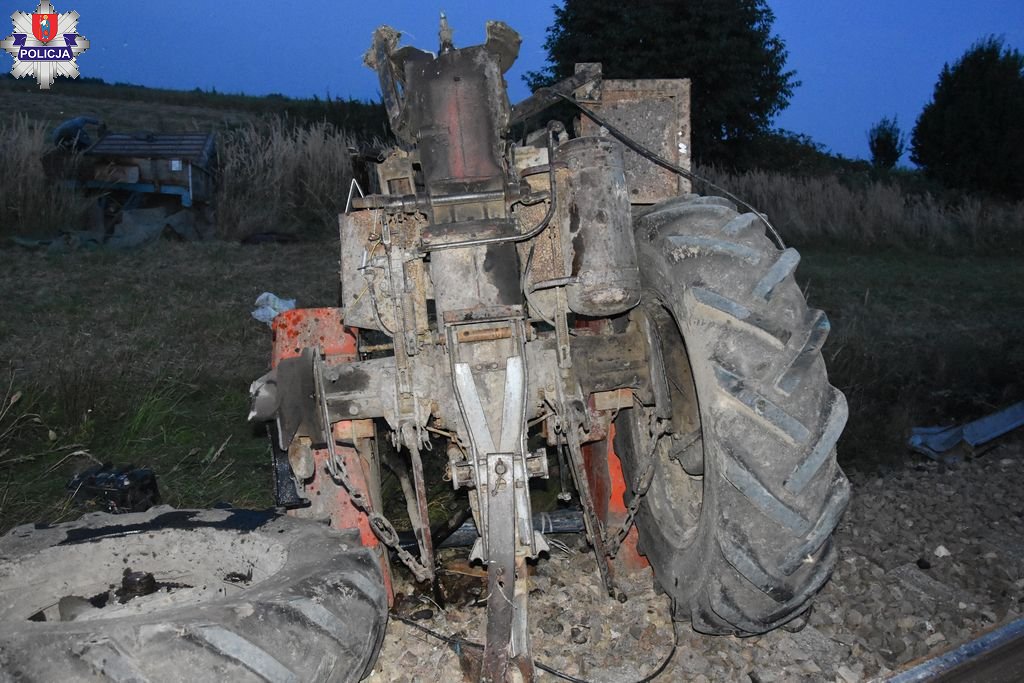 Dramat na torach. Ciągnikiem rolniczym wjechał wprost pod lokomotywę