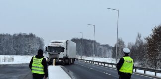 Inspektorzy PIORiN wraz z policją kontrolują tiry z żywnością