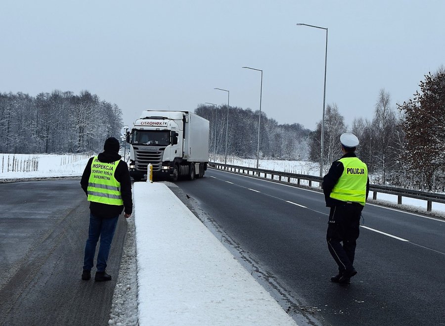 Inspektorzy PIORIN wraz z policją kontrolują tiry z żywnością