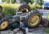 Tragiczny wypadek w Podolanach. Ciągnik przewrócił się na skarpie i przygniótł 64-latka