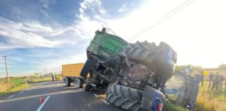 Wywrotka potężnego ciągnika: rolnicy nie pozostawili kolegi w potrzebie!