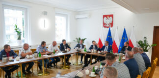 Sytuacja na rynku zbóż i nawozów wieloskładnikowych. Minister rozmawia z rolnikami