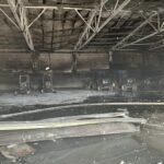 Pożar hali garażowej pod Śremem. Spłonęły 4 ciągniki rolnicze i opryskiwacze