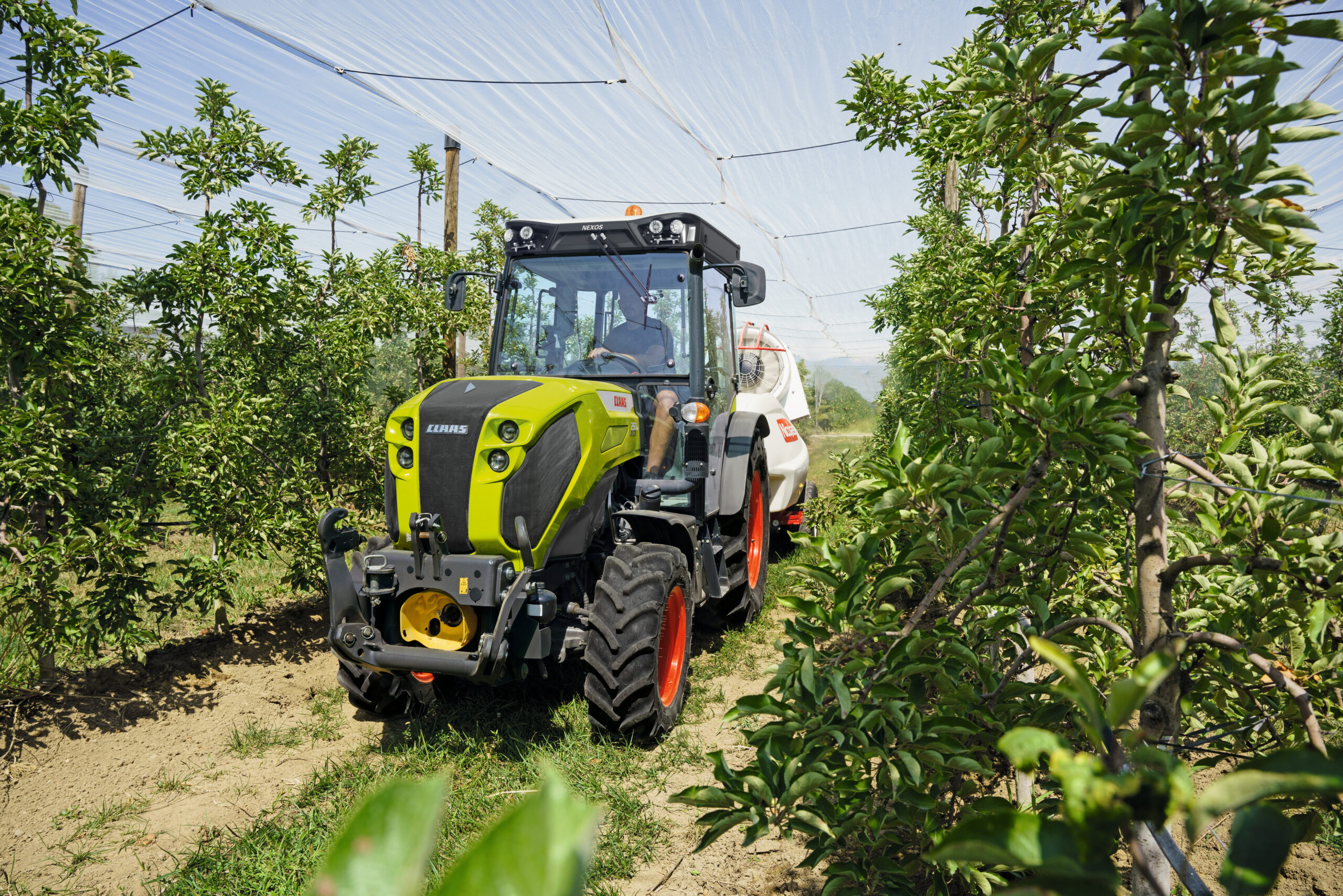 Nowa seria ciągników CLAAS NEXOS
