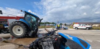 Dramat na drodze! Ciągnik rolniczy rozerwany na pół