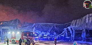 Ogromny pożar hali sortowni owoców pod Grójcem