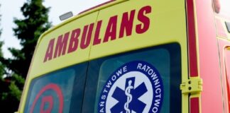 Rolnik stracił rękę podczas pracy w polu. Wciągnęła ją prasa rolnicza