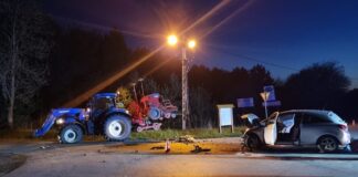 Pijany kierowca opla staranował ciągnik. Kraksa w Kawęczynie